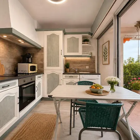 Cannes Marina Garden & Terrace شقة *